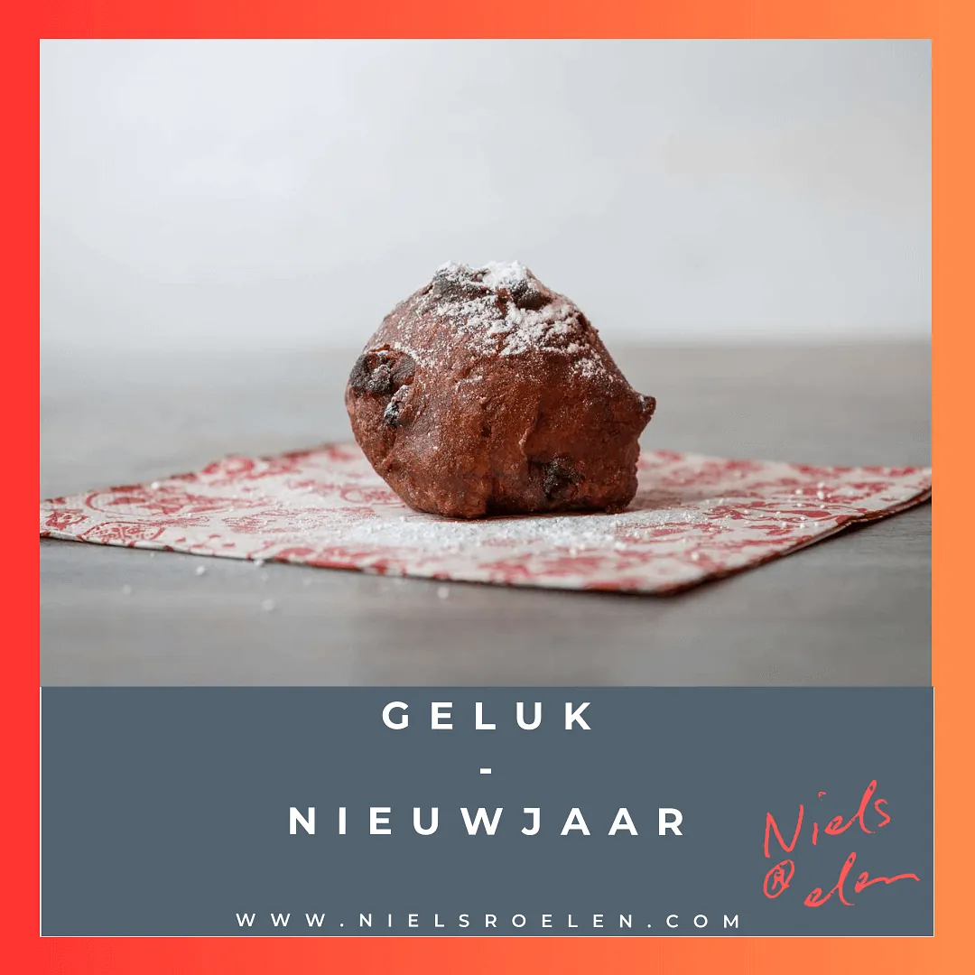 Oliebol met poedersuiker op servet. plaatje bij blog van Niels Roelen